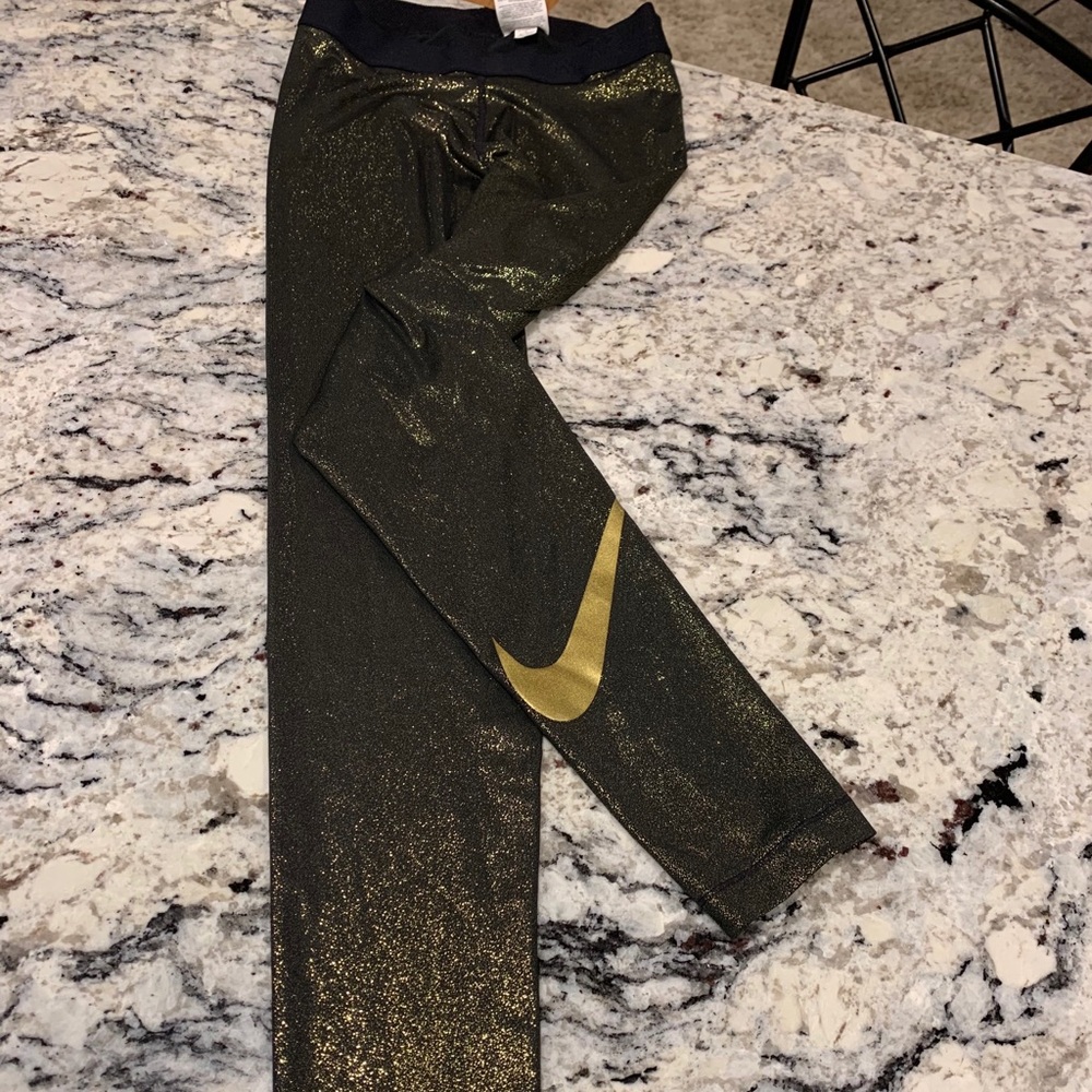Women’s Nike dri-fit leggings size medium